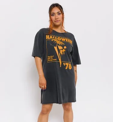Old t shirt dress shop