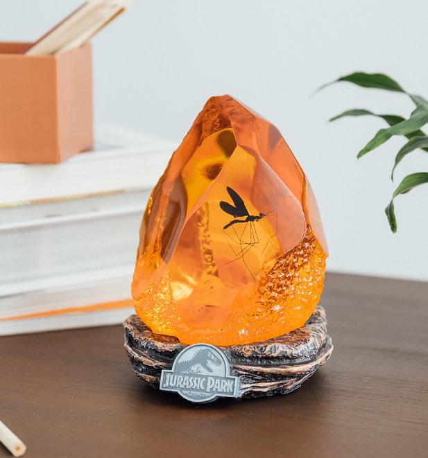 Hars Led Lamp 17x13x11 Cm Jurassic Park Amber Bureaulamp – Officiële Licentie, Nachtlampje Met USB-C & Batterijen (17x13x11 Cm, Hars) Desk Lamp