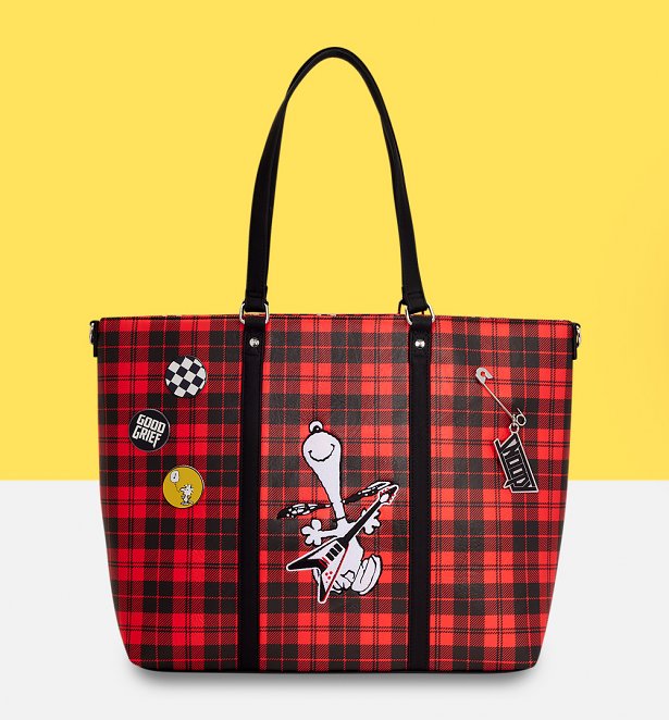 Loungefly Peanuts Snoopy Punk Tote Crossbody Bag Loungefly Peanuts Snoopy Punk Tote Crossbody Bag