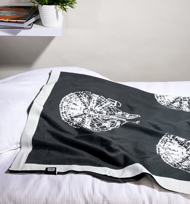 Star Wars Millennium Falcon Knitted Throw Star Wars Millennium Falcon Knitted Throw