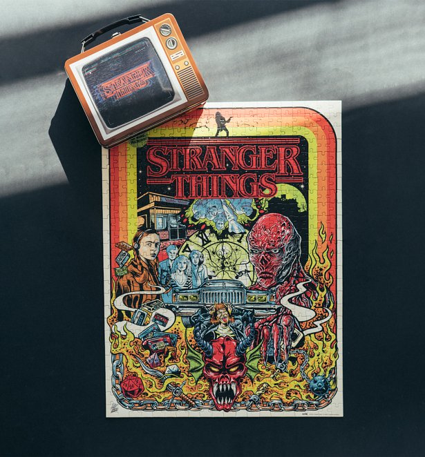 Stranger Things Vintage TV Puzzle