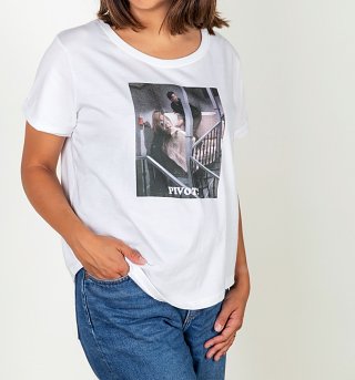Women's White Friends Pivot Boyfriend T-Shirt Women's White Friends Pivot Boyfriend T-Shirt